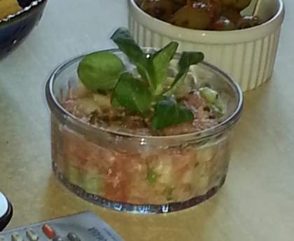 Tartare de saumon à la pomme et au concombre