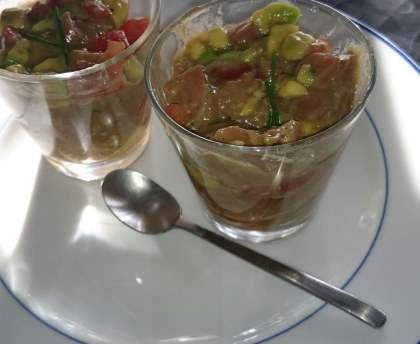 Tartare de saumon à l'avocat et à la tomate