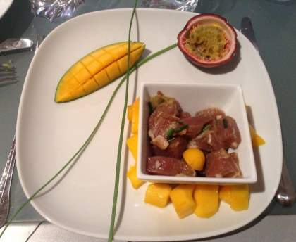 Tartare de thon sur lit de mangue