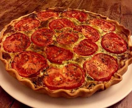 Tarte à la courgette, tomate et roquefort