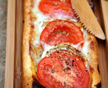 tarte à la tomate + chèvre + miel