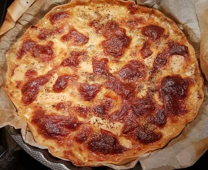 Tarte à la tomate, moutarde, mozzarella et chèvre