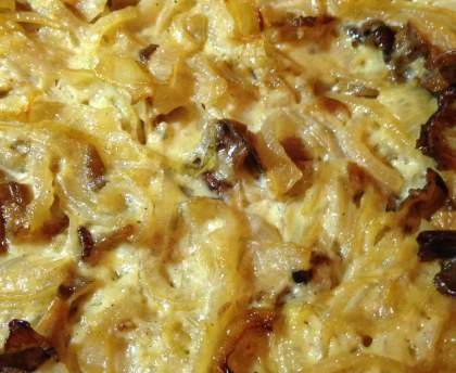 Tarte à l'oignon et chanterelles