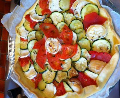 tarte au chèvre, tomates, courgettes