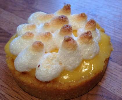 Tarte au citron, fond de tarte biscuit et noix