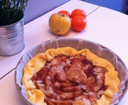 Tarte aux 3 pommes, amandes, cannelle et caramel