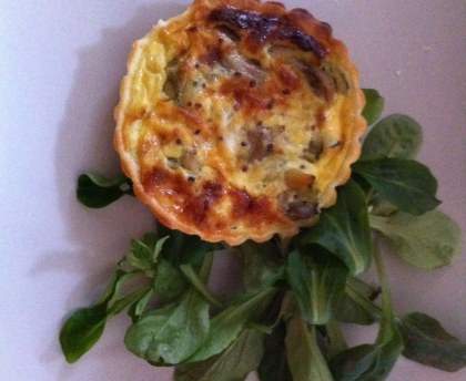 Tarte aux cuisses de grenouilles et champignons