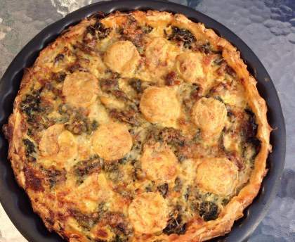 Tarte aux fanes de radis et au chèvre