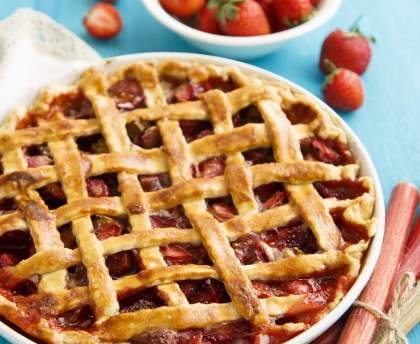 Tarte aux fraises et à la rhubarbe
