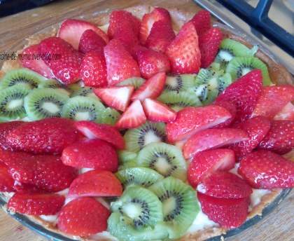 Tarte aux fraises et aux kiwis sur une crème diplomate