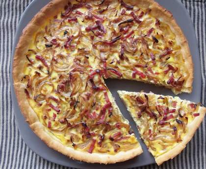 Tarte aux oignons et au lait concentré