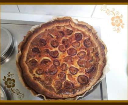 Tarte aux oignons et aux pruneaux