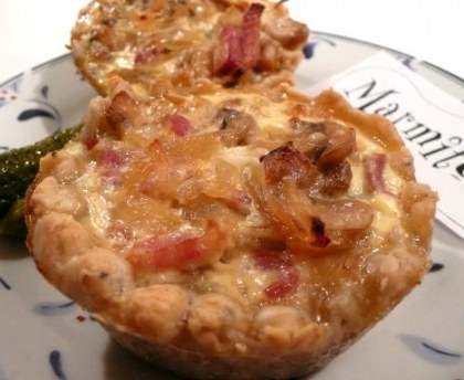 Tarte aux oignons, lardons et champignons