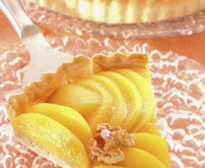 Tarte aux pêches sur crème de noix