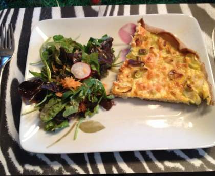 Tarte aux poireaux, saumon et crevettes