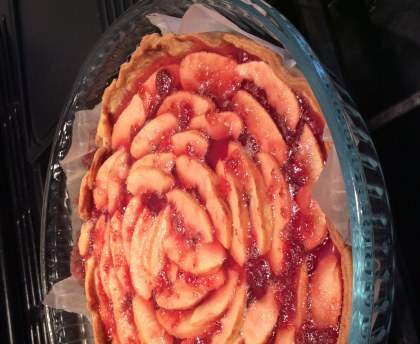 Tarte aux pommes et à la confiture de fraise