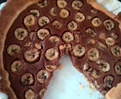 Tarte banane et chocolat, délicatement parfumée à la noix de coco