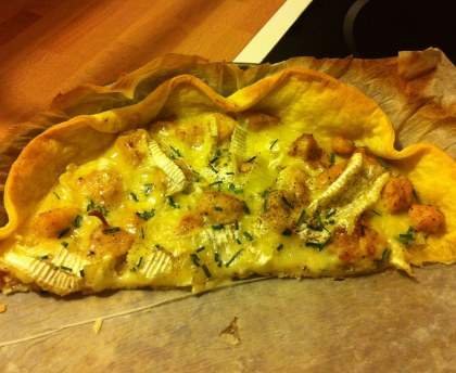 Tarte camembert, poulet et oignons