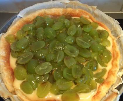 Tarte crémeuse aux raisins blancs caramélisés