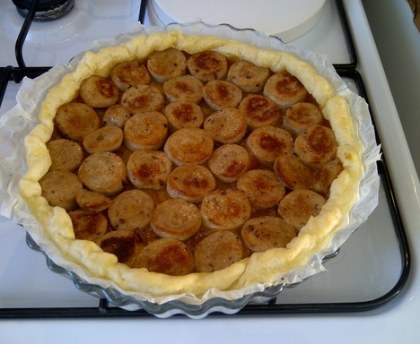 Tarte fine au boudin blanc et à la compote de pomme