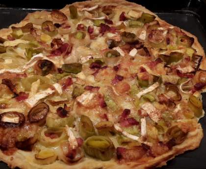 Tarte fine gourmande aux poireaux, chèvre et lardons