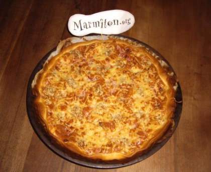 Tarte moelleuse au roquefort, lardons et noix