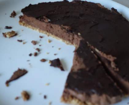 Tarte mousseuse et craquante au chocolat sans cuisson