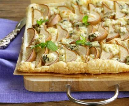 Tarte poires au sirop et roquefort