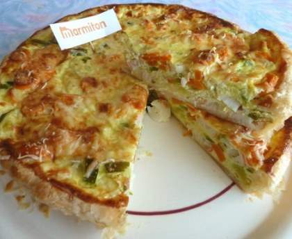 Tarte salée et colorée aux légumes et au surimi