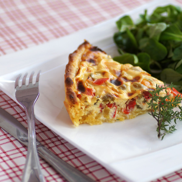 Tarte salée oignons, poivrons et lardons