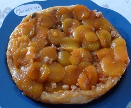 Tarte tatin aux abricots, nougat et pistaches