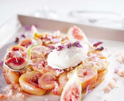 Tarte Tatin aux figues fraîches et aux fruits secs