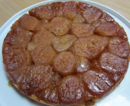 Tarte tatin traditionnelle au caramel salé