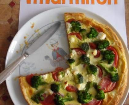 Tarte tomate, brocolis et fromage de chèvre