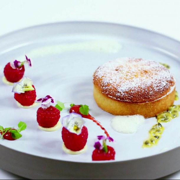 Tartelette amandine, framboises farcies à la vinaigrette de figues et émulsion de mascarpone et citron