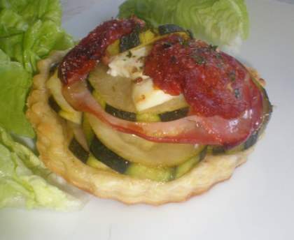 Tartelette légère à la courgette bacon et chèvre frais