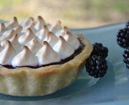 Tartelettes à la mûre meringuée