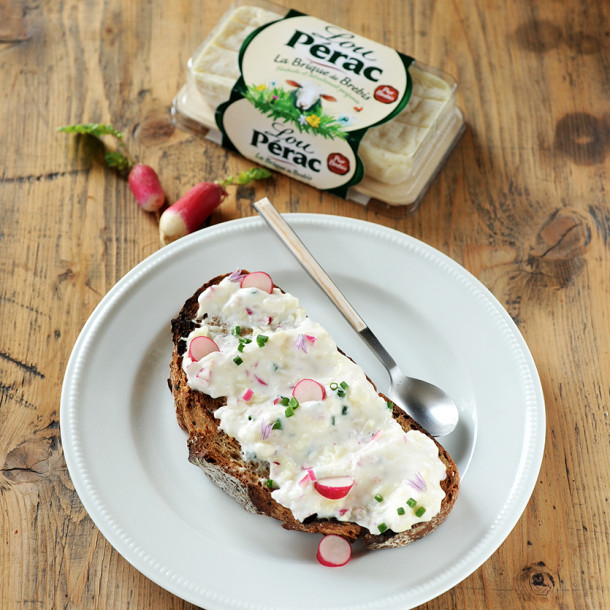 Tartinade à la Brique Lou Pérac aux radis et à la ciboulette 