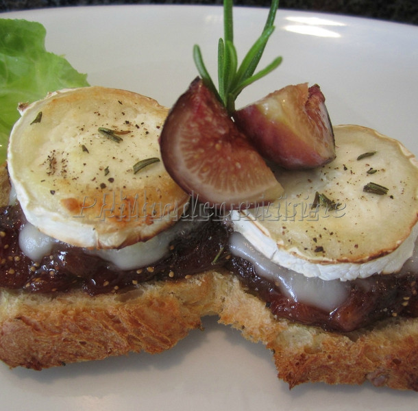 Tartine au chèvre et au confit de figues