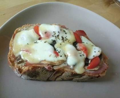 Tartine au four (Tomate, Champignon, Jambon, Fromage)