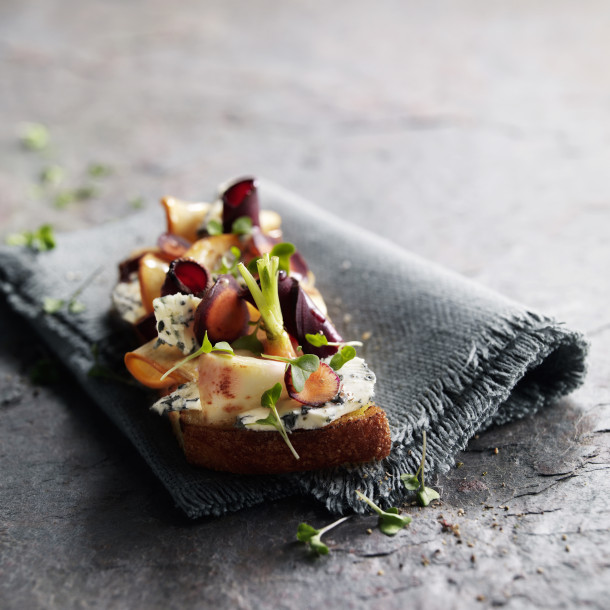 Tartine au Saint Agur et légumes racine