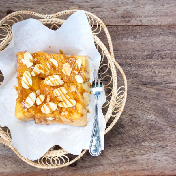 Tartine aux amandes et caramel