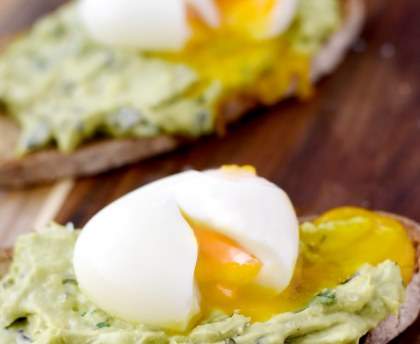 Tartine avocat et son oeuf mollet