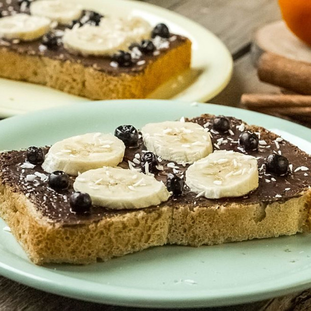 Tartine de pain complet à la banane et chocolat