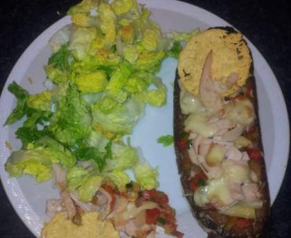 Tartine du soleil alpin (raclette, poivrons, tomate, courgette)