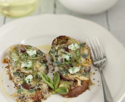 Tartines aux magrets de canard séchés et roquefort