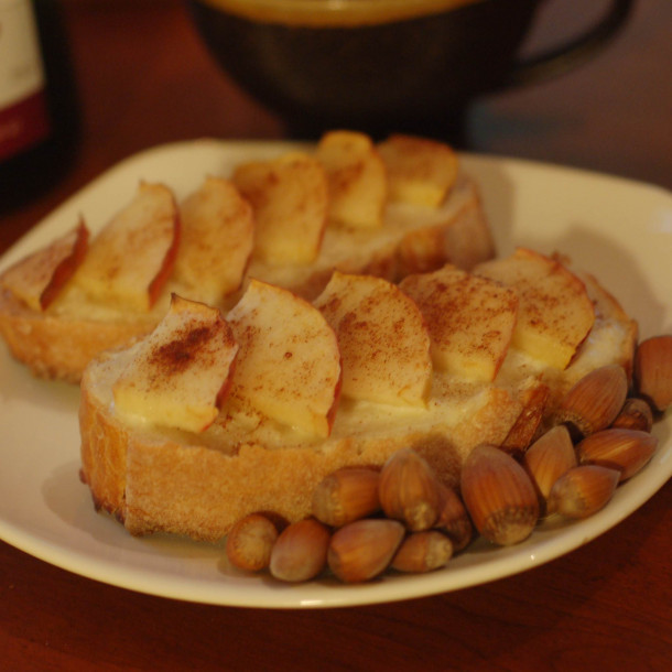 Tartines aux pommes et à la cannelle