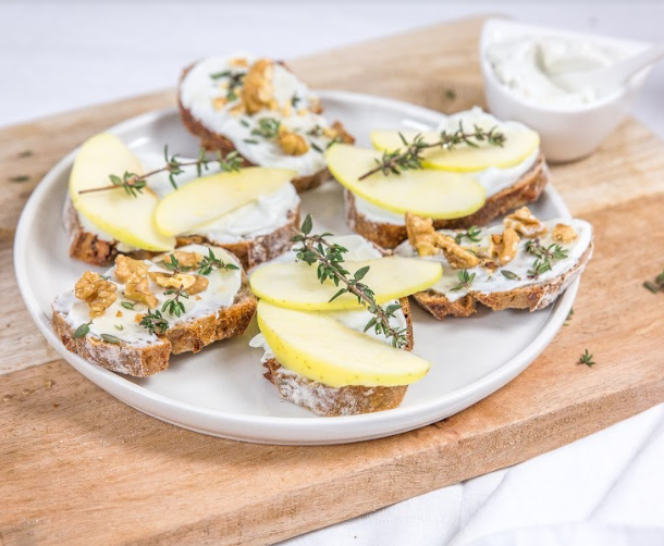 Tartines aux pommes miel thym et noix