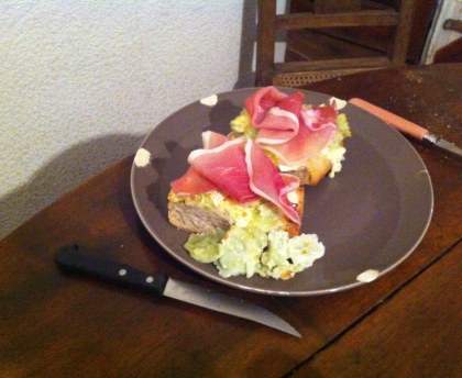 Tartines ravioles bleu jambon cru