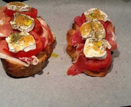 Tartines tomates-chèvre au miel